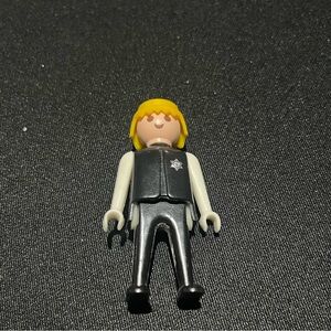 PLAYMOBIL Figure MAN DAD FATHER Blonde Hair in Black for Family Geobra 1974